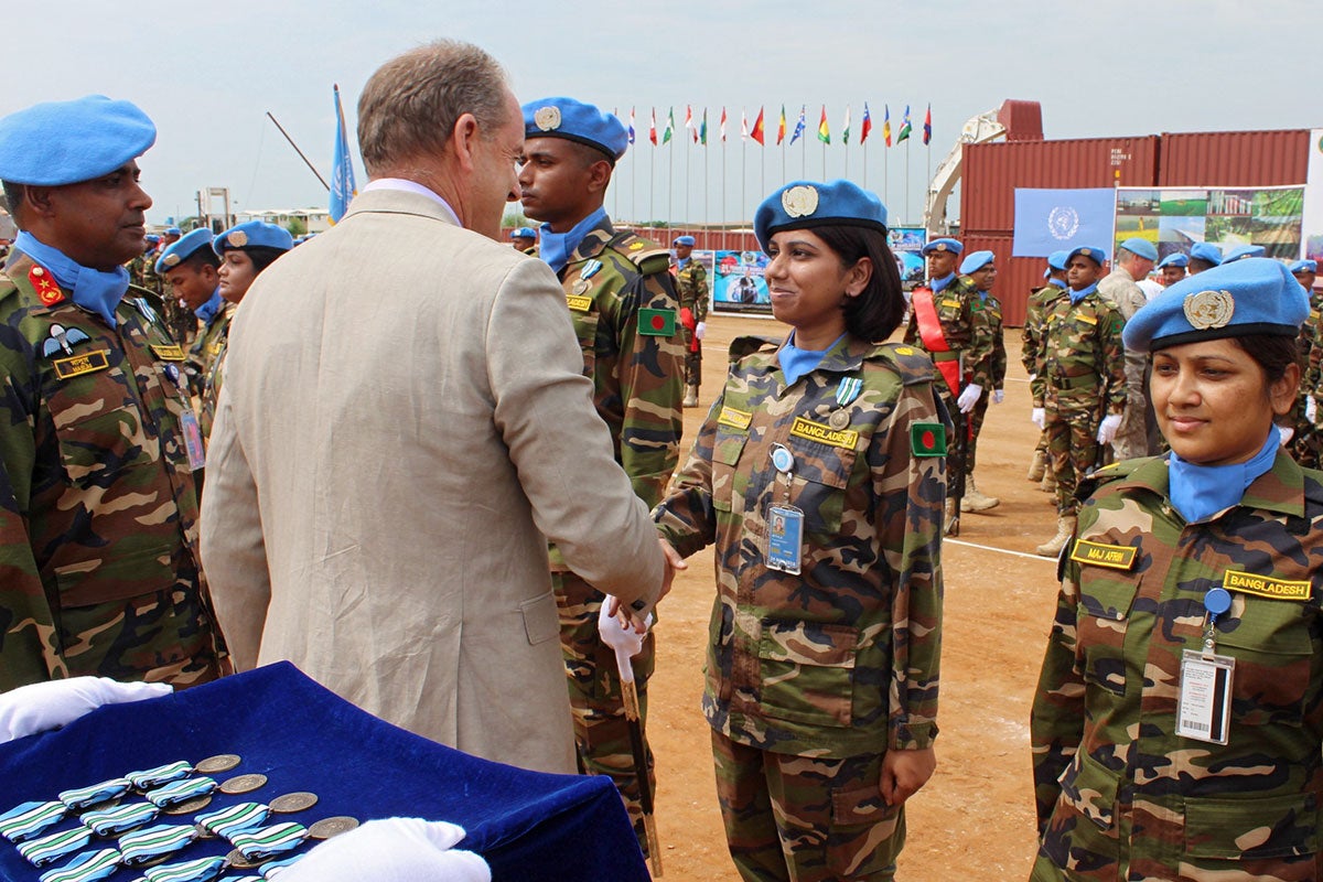 Lieutenant Colonel Rubana receives medal for serving with UN Peacekeeping in South Sudan