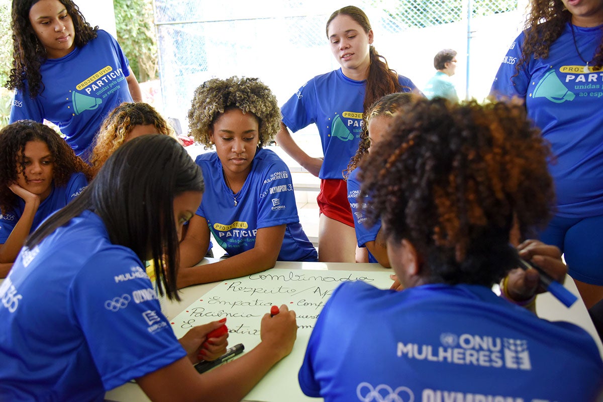 Maria Luiza Oliveira Coelho, 18 (center, seated), works with other OWLA Participate young leaders to build communications and advocacy skills and create proposals and arguments to influence decision-makers. 