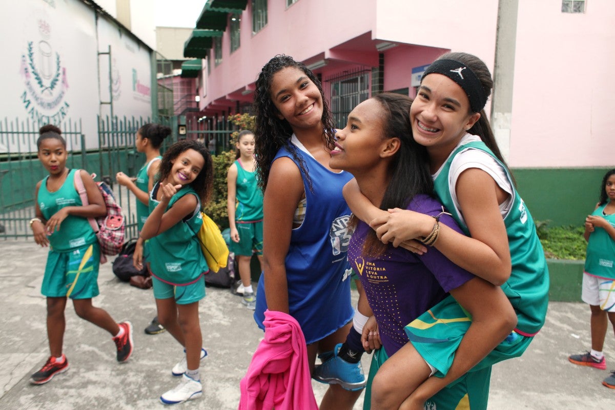 Girls on this basketball team in Mangueira, Brazil, range in age from 10 to 14 and come from different neighbourhoods, schools and backgrounds. Playing together, they have bonded as a team and as friends. Photo: UN Women/Gustavo Stephan.