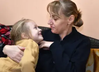 Natalia and her daughter, Elena, after they fled the military offensive in Ukraine. Photo: UN Women/Nadejda Roscovanu.
