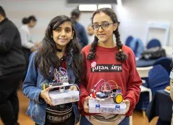 At a workshop organized by UN Women’s Arab States Regional Office and UNESCO, girls and young women aged 12 to 30 learned how to code and construct robots. The workshop focused on the hands-on interaction and assembly of robotics kits and participants’ introduction to coding/programming that would allow them to control their creations.