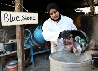 22-year-old Rawan Rajab is the founder of Blue Stone, an environmentally conscious business that turns turns recycled glass into stones. Photo: UN Women/Sameh Kareem