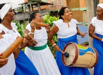 Colombian peacebuilding female musicians